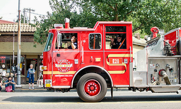 firetruckatparade c